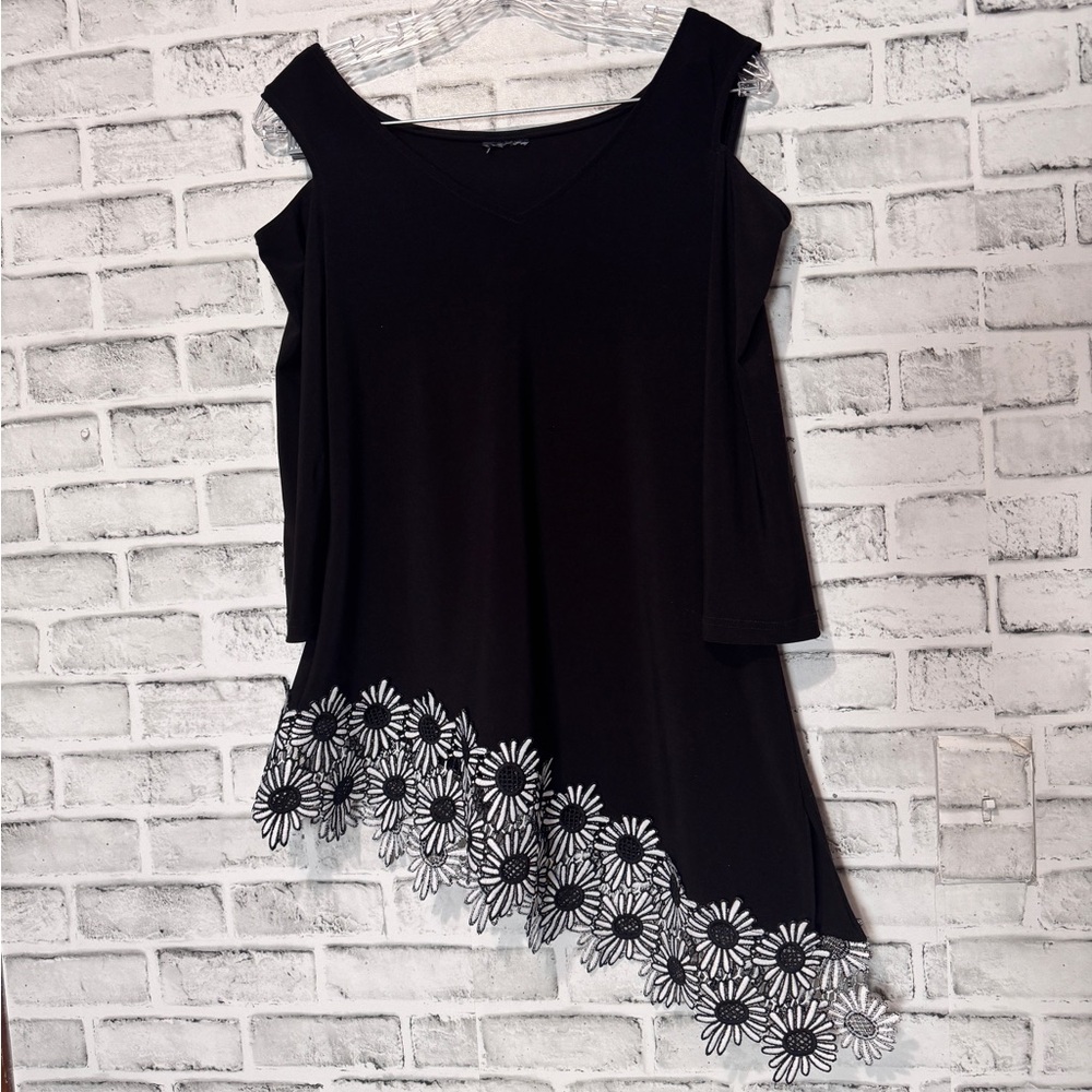 Elegant Black Floral Hem top with cold‎ shoulder embroidered flower shape cutout